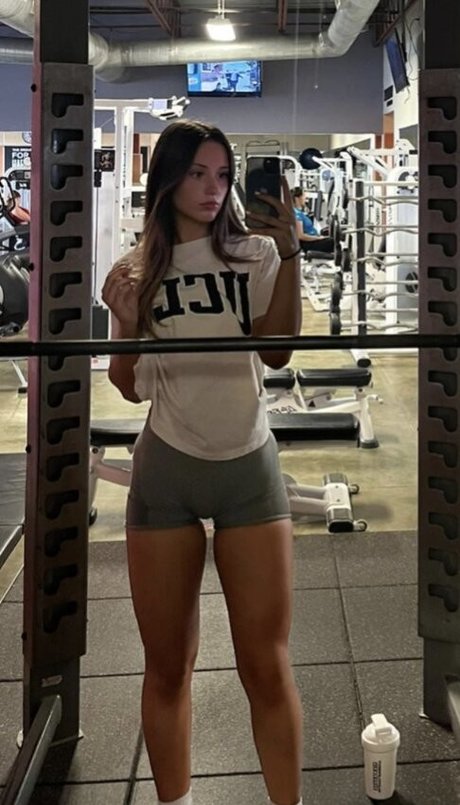 Micah Hall 無料モデル ギャラリー