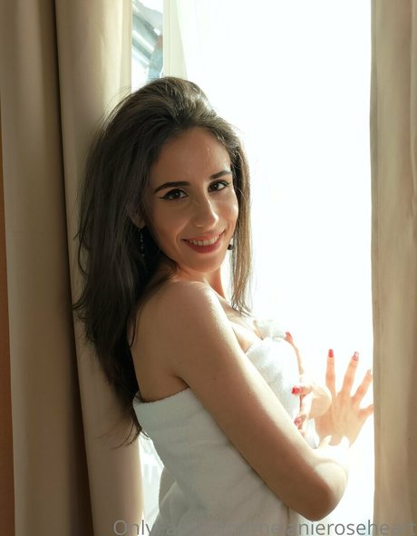 melanieroseheart ポルノスター ヌード 画像