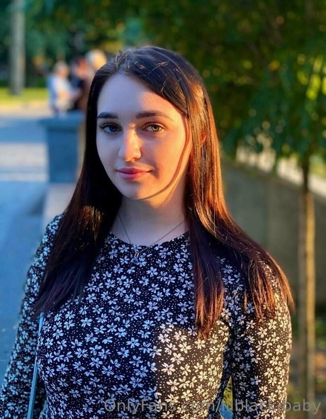 濃厚なヌードオンリーファンズ 美しいポルノ 画像