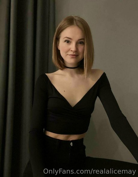 ミラーセルフィーオンリーファンズ HD 画像