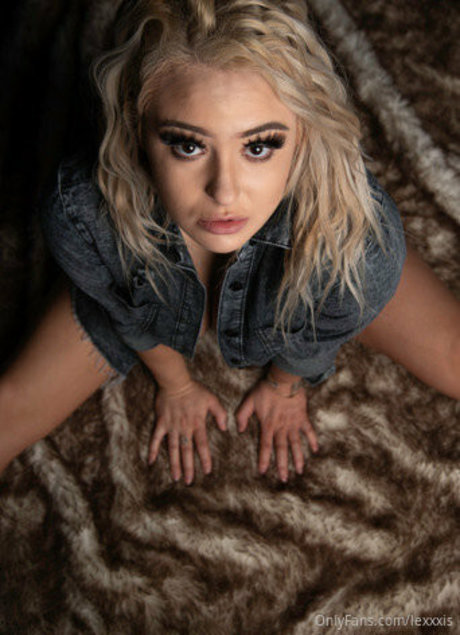 lexxxis セクシー女優 写真