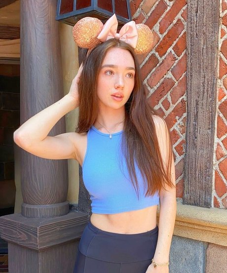 Ruby Jay アダルトモデル 画像