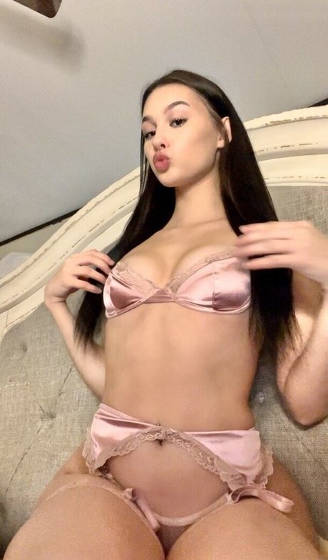 Goddesslilixoxo アダルト女優 写真