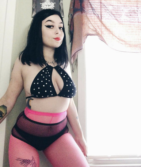 巨乳熟女オンリーファンズ セクシーヌード 写真