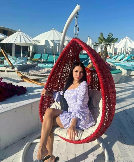 レズビアン誘惑オンリーファンズ えろた 写真