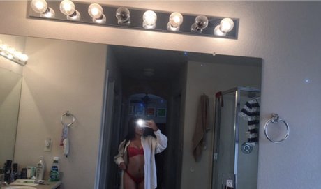 Vy Tran エロティックなポルノスター 写真