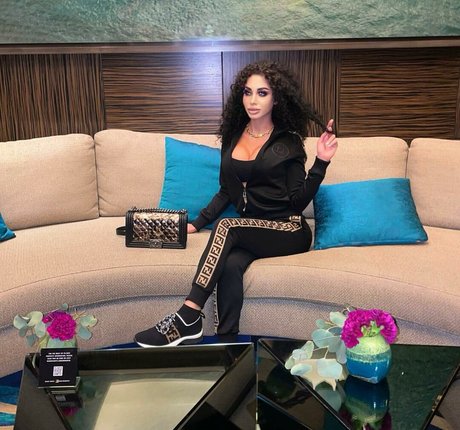 スムーズなオンリーファンズ アートヌード ギャラリー