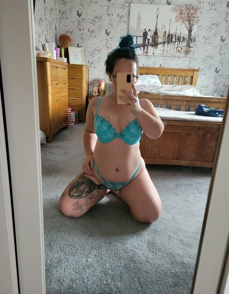 FlirtyDaniellaX エロティックなスター ギャラリー