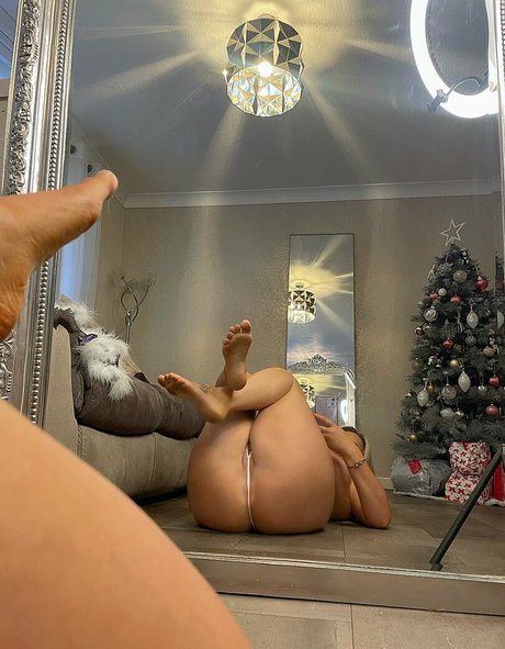 Hanabbyx ヌード女優 ギャラリー