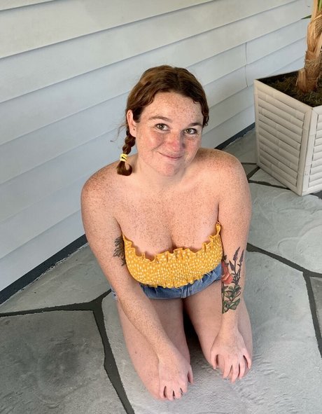 Freckled Baby 裸のポルノスター 画像