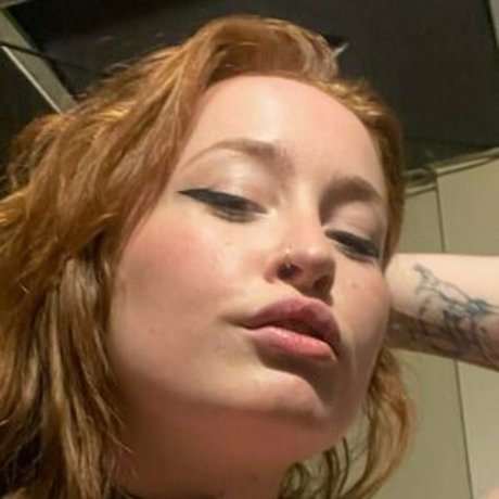 デカ尻ティーンオンリーファンズ 美しい 写真