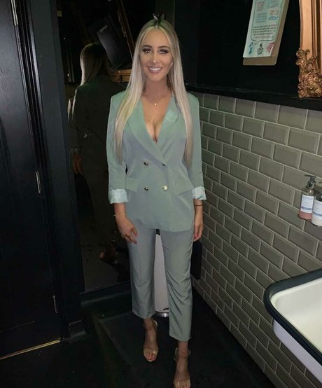 Faylee Oxenham トップモデル 写真