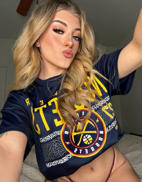 Slxttylyss 裸のポルノスター 画像