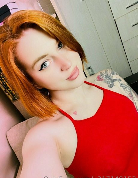 sarah holland エロティックなポルノスター 画像