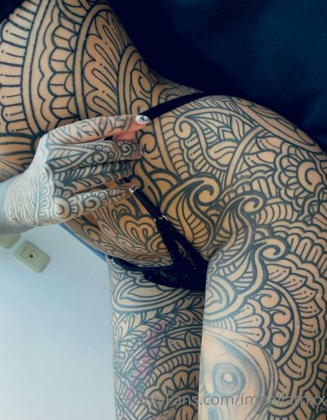 imbellatrixx セクシーなポルノスター 写真