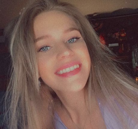 コスプレ フェムボーイ オンリーファンズ ポルノグラフィック 写真