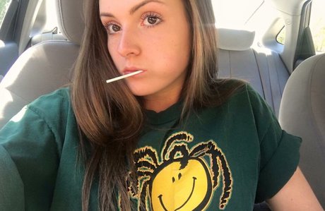 Brenna Winters かわいいポルノスター 写真