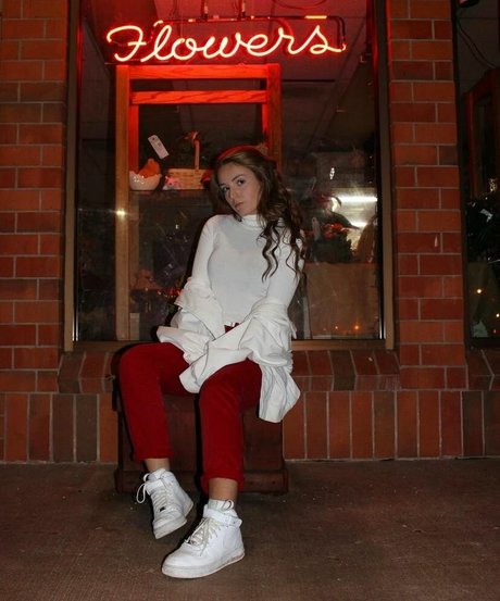 Brenna Winters アートモデル 写真