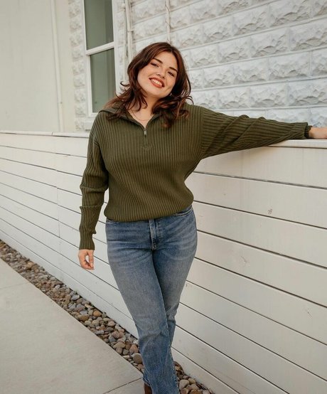 Alondra Larson ヌードモデル 写真