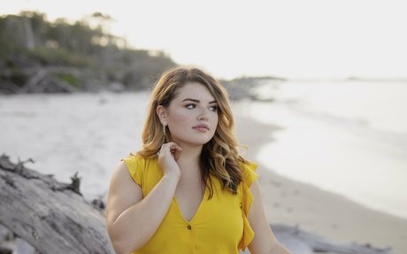 Alondra Larson 裸の女優 画像