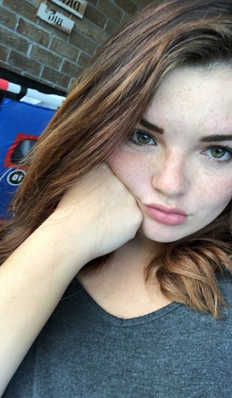 Alondra Larson セクシーなスター 写真