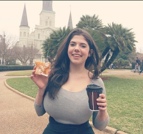 Emily Helen Barry スター 写真