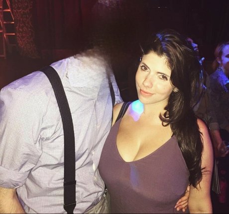 Emily Helen Barry HD女優 画像