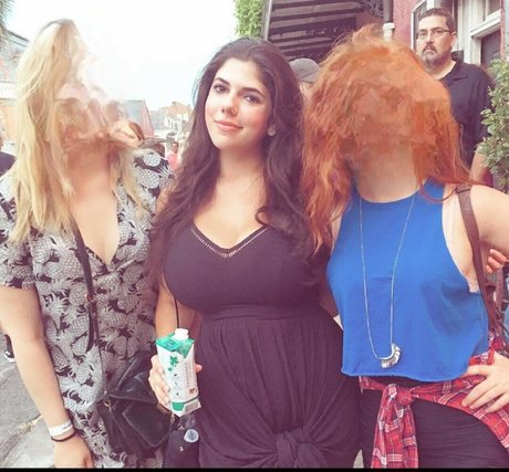 Emily Helen Barry 写真集