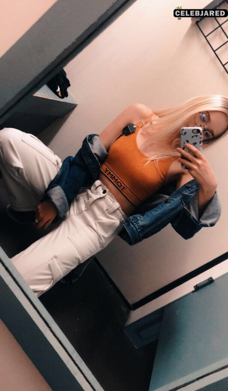 Zola Bzdek 写真集