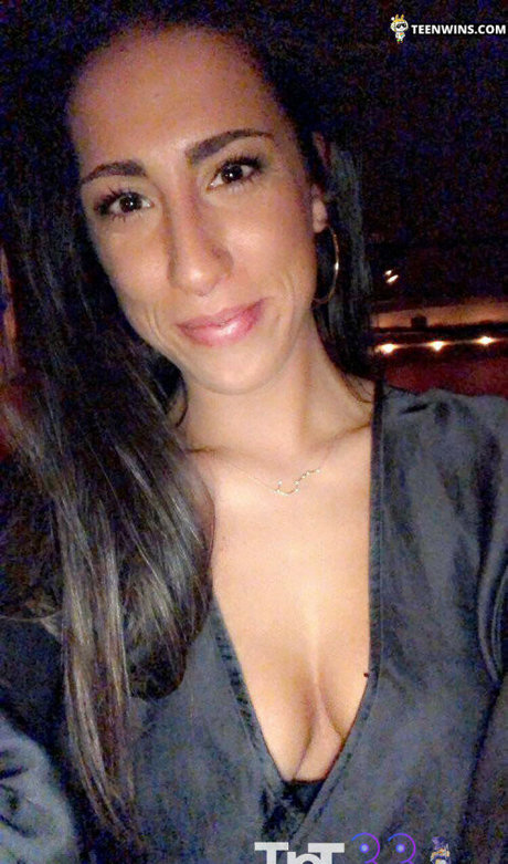 Emily Varadian ヌード女優 画像