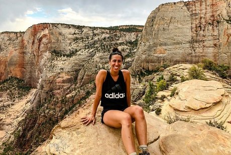 Emily Varadian 完璧な女優 写真