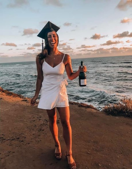 Emily Varadian ポルノスター 裸 画像