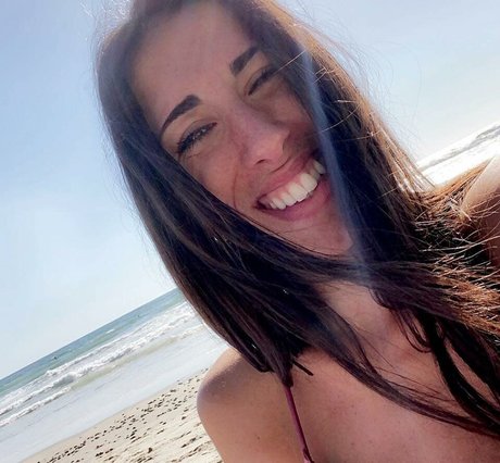 Emily Varadian 完璧なスター ギャラリー