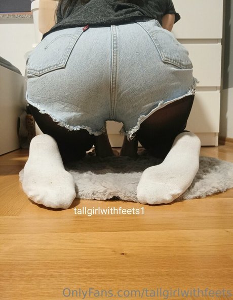 tallgirlwithfeets ポルノスター アダルト アーカイブ
