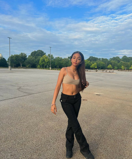 ssbbw オンリーファンズ アートヌード 写真