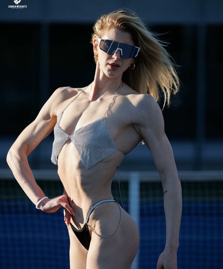 Vanessa Anoe ヌードモデル 写真