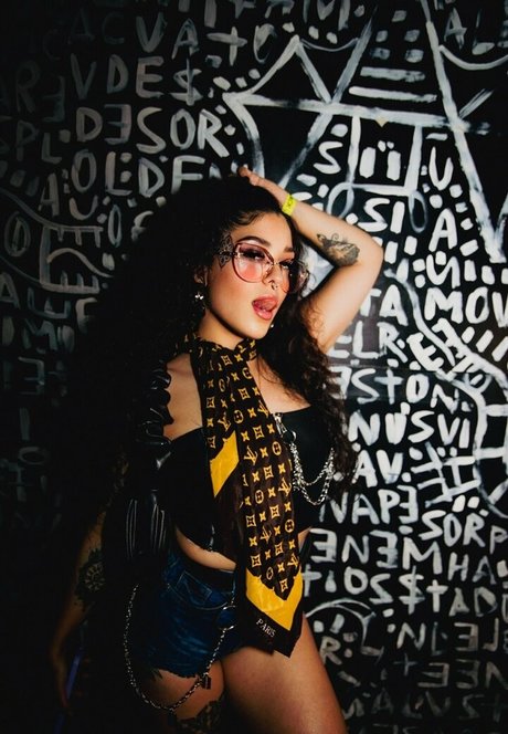 小さなおっぱいオンリーファンズ アートヌード 写真