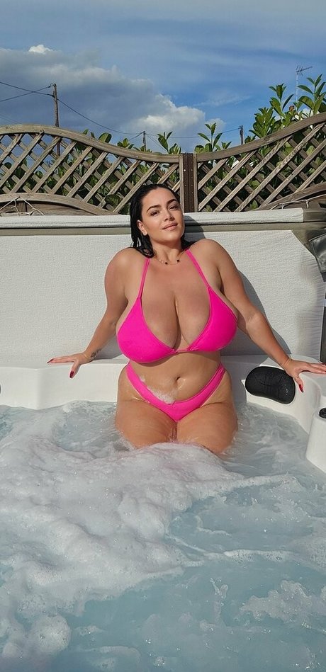 Busty Klara ポルノスター 写真