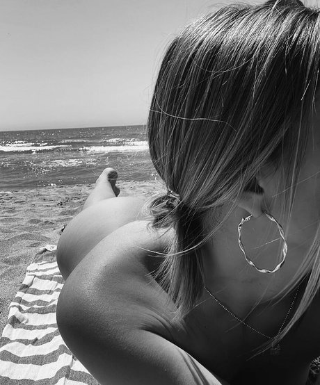 巨乳ソロオンリーファンズ アートポルノ ギャラリー