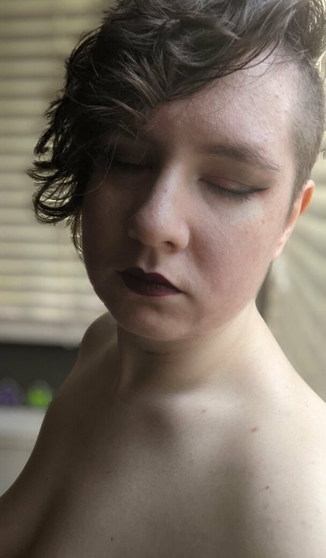 wednesdayeve free 独占スター 写真