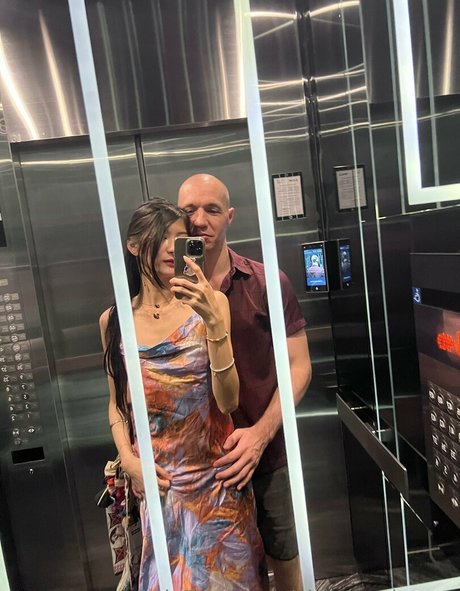 バン・オンリーファンズ ポルノ 画像