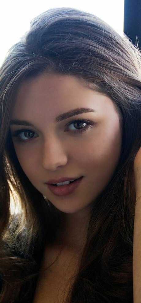 Elena Safavi トップスター アーカイブ