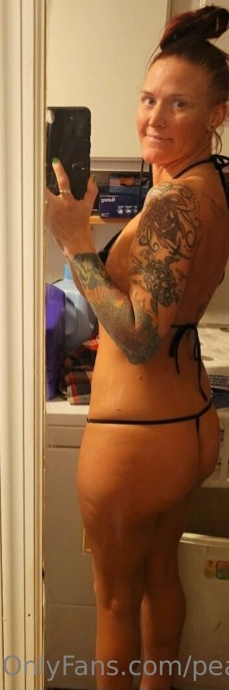 イギリスのおばあちゃんオンリーファンズ 美しいヌード 写真