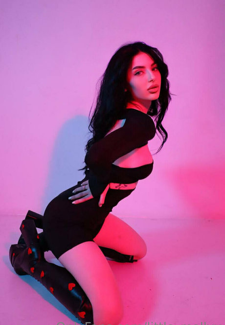 little mollyy ホット女優 ギャラリー