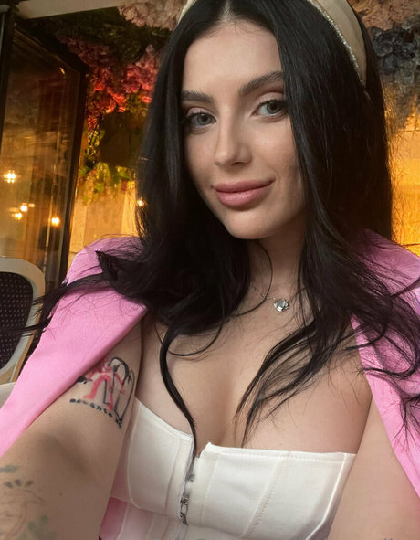 little mollyy エロティックなポルノスター 写真