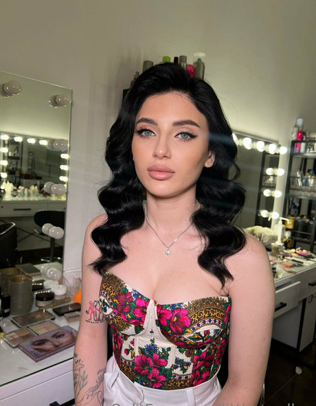 ストリップショー オンリーファンズ 美しいポルノ 写真