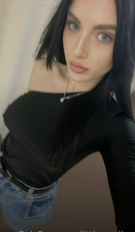 little mollyy アートモデル 画像