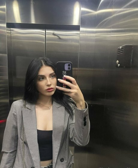 little mollyy 高品質のポルノスター 写真