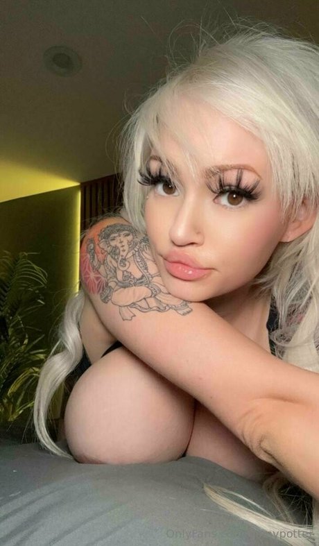 巨乳ストリップオンリーファンズ 可愛い 画像