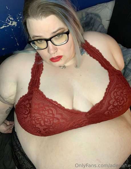 adenahx 美しいモデル 写真